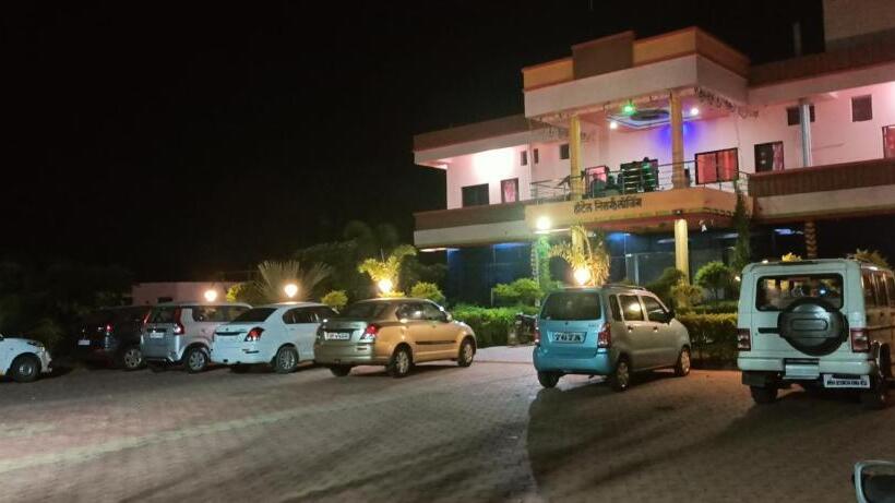 Hotel Nisarg Lodging And Restaurant
