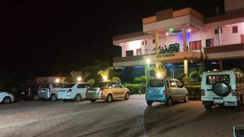 Hotelli Nisarg Lodging And Restaurant