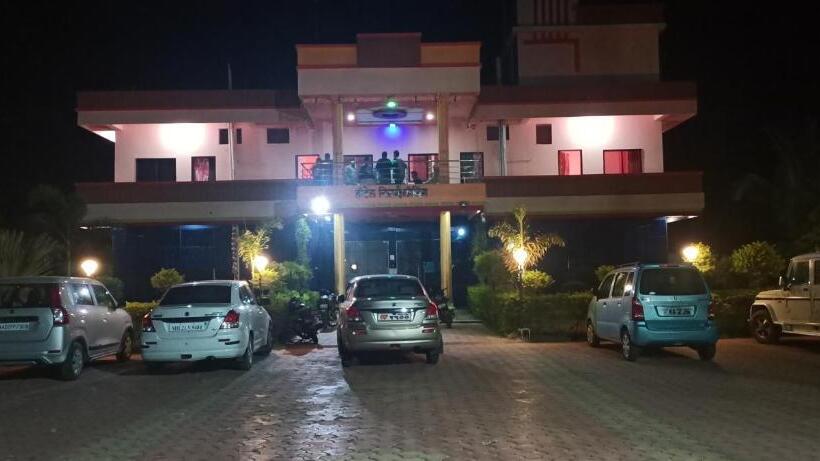 Hotel Nisarg Lodging And Restaurant