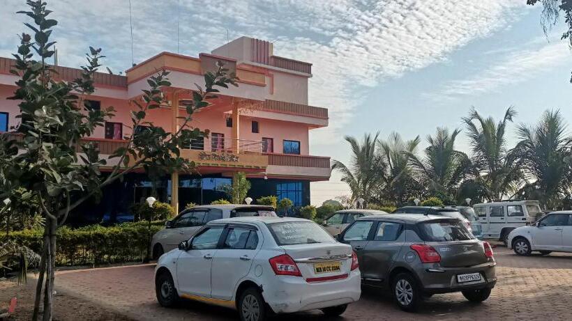 Hotel Nisarg Lodging And Restaurant