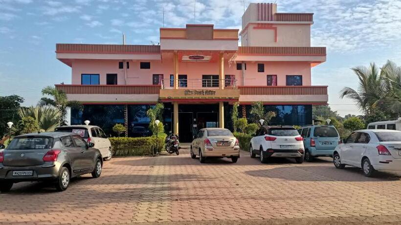 Hotel Nisarg Lodging And Restaurant