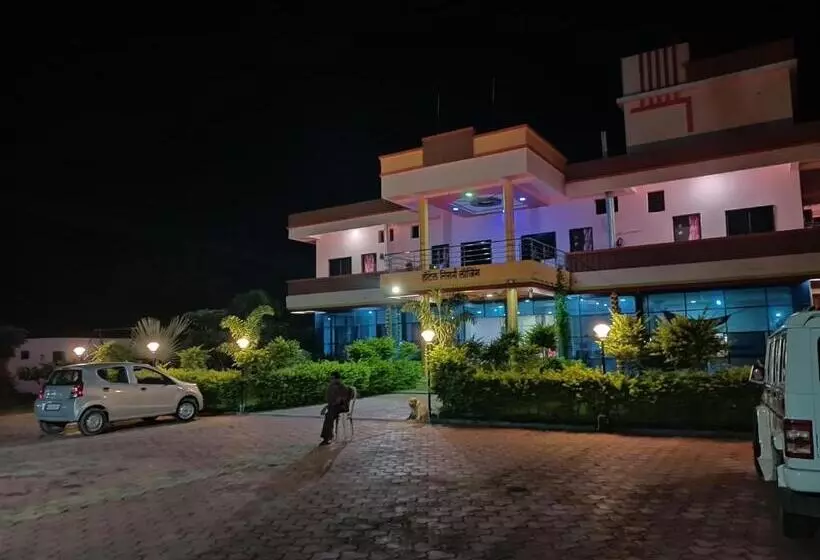 Hotelli Nisarg Lodging And Restaurant