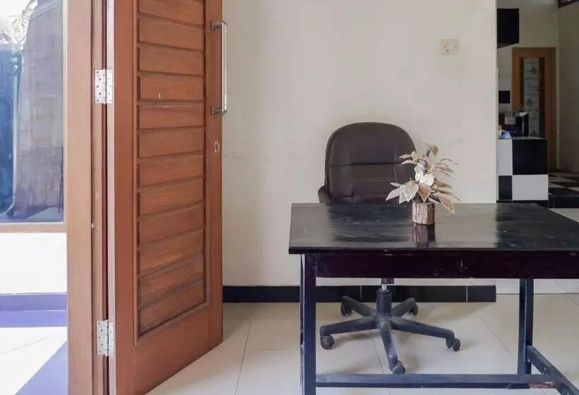 ホテル Reddoorz Near Rsud Nganjuk