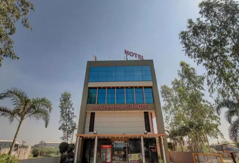 Hotelli Capital O76267 The Grand Imperial Restaurant &