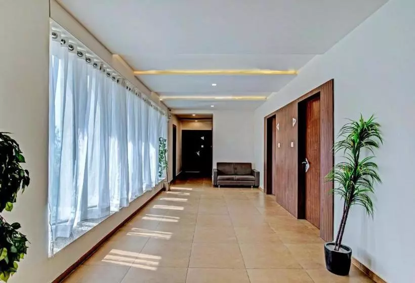 Hotelli Capital O76267 The Grand Imperial Restaurant &