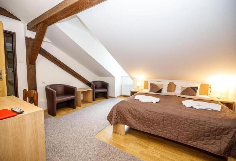 בית מלון כפרי Džbán