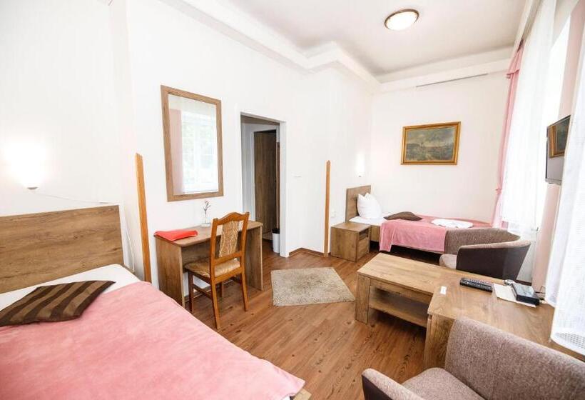 בית מלון כפרי Džbán