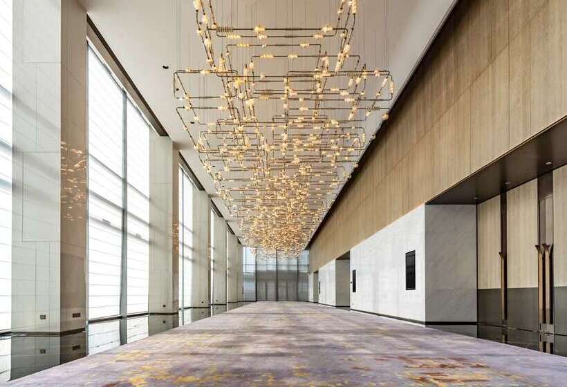 Отель Hilton Shenzhen World Exhibition & Convention Center