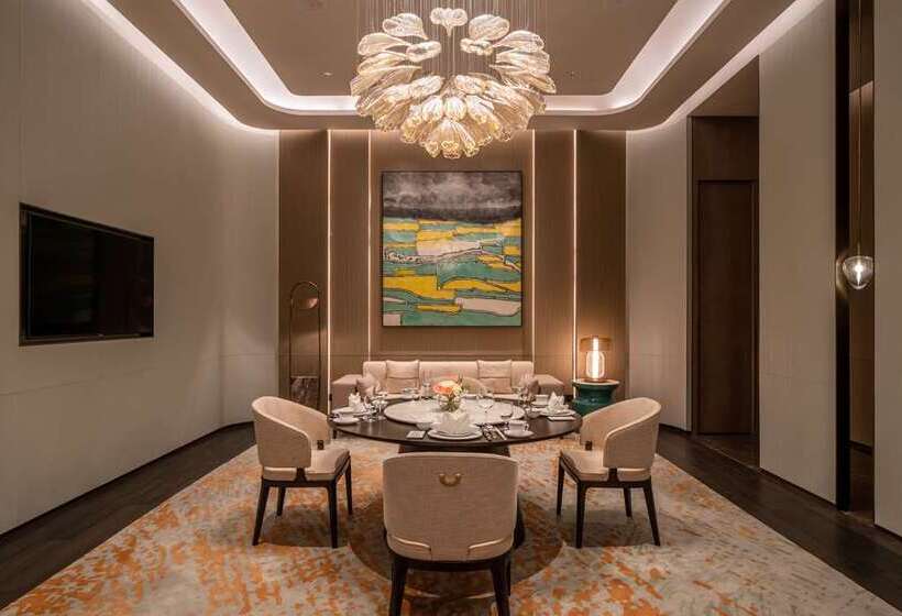 Отель Hilton Shenzhen World Exhibition & Convention Center