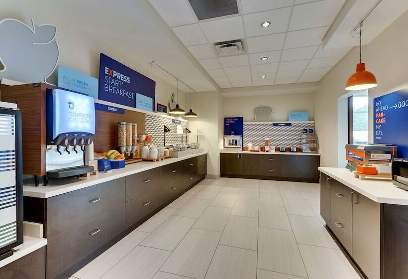 Отель Holiday Inn Express & Suites Dawsonville, An Ihg