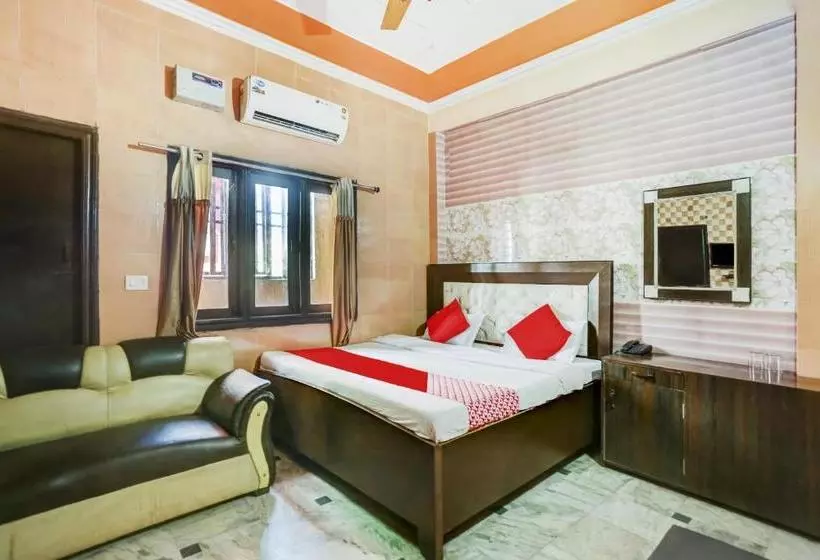 ホテル Oyo 76325  Mannat