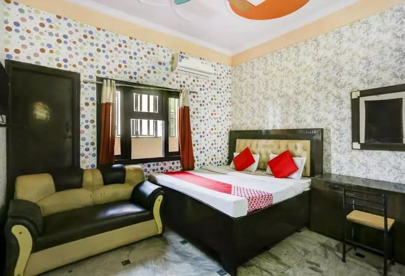 ホテル Oyo 76325  Mannat