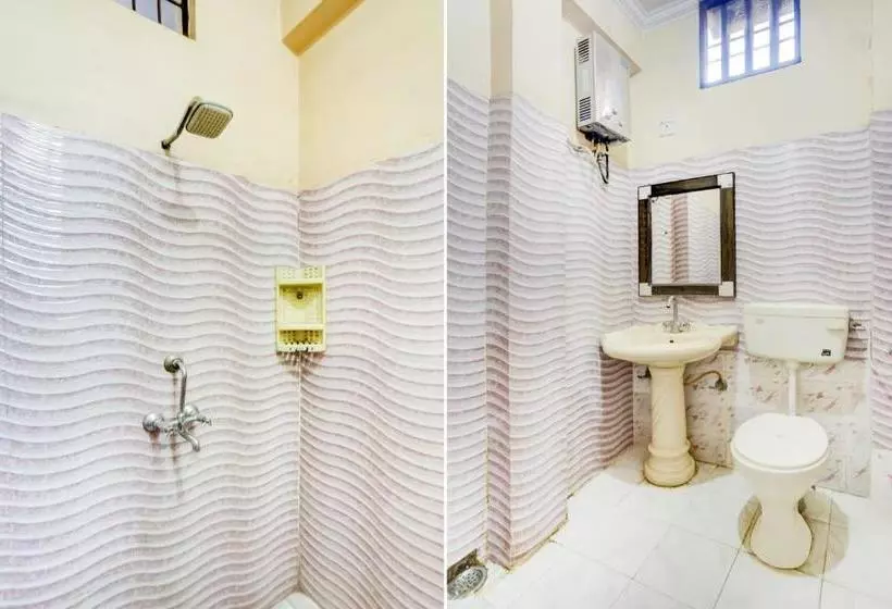 ホテル Oyo 76325  Mannat