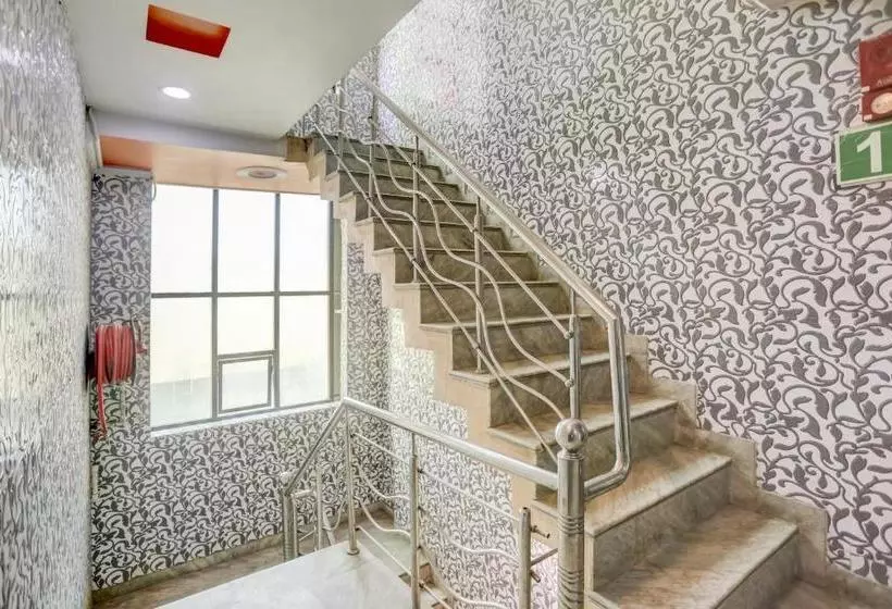 ホテル Oyo 76325  Mannat