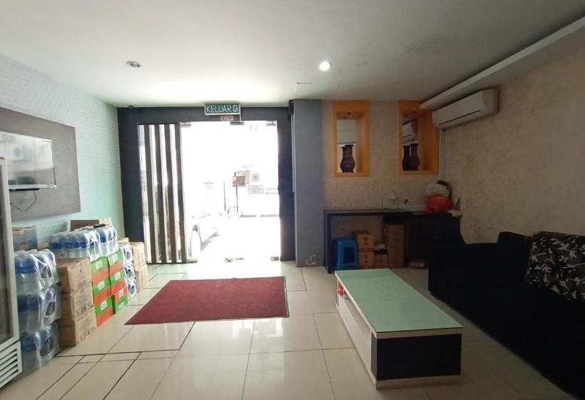 Hotel Oyo 90136 Jumbo Inn