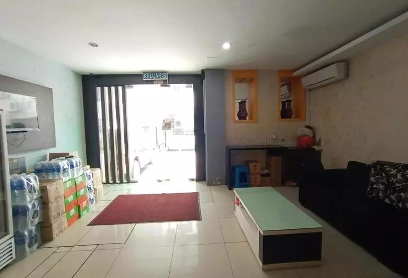 هتل Oyo 90136 Jumbo Inn