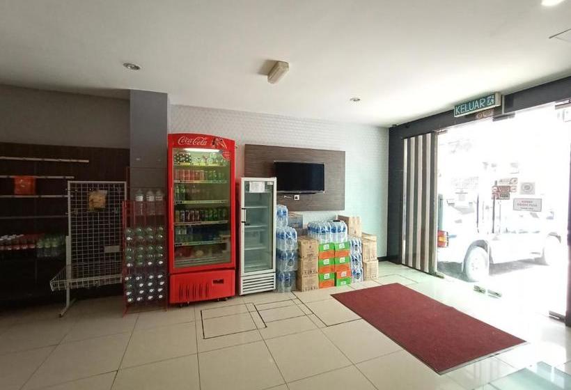 Hotel Oyo 90136 Jumbo Inn