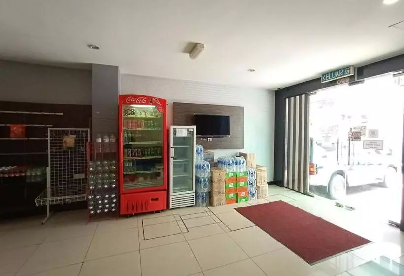 هتل Oyo 90136 Jumbo Inn