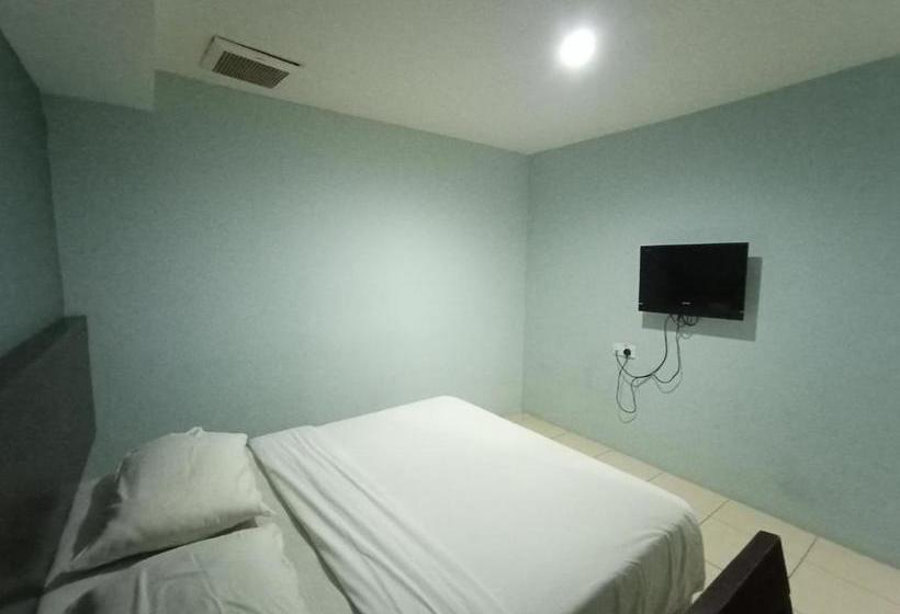 Hotel Oyo 90136 Jumbo Inn