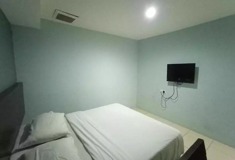 هتل Oyo 90136 Jumbo Inn