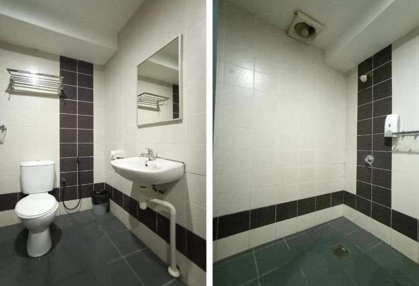 Hotel Oyo 90136 Jumbo Inn