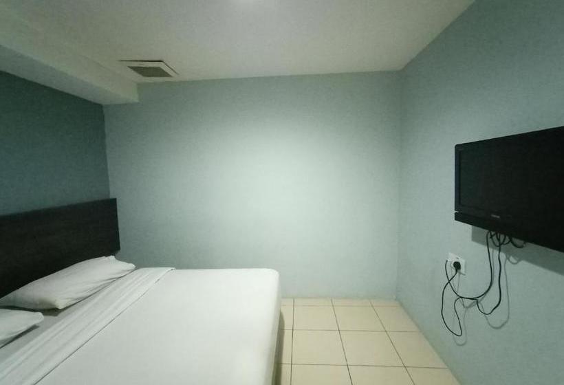 Hotel Oyo 90136 Jumbo Inn