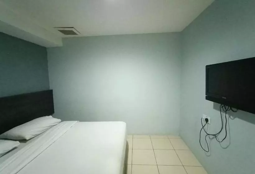 هتل Oyo 90136 Jumbo Inn