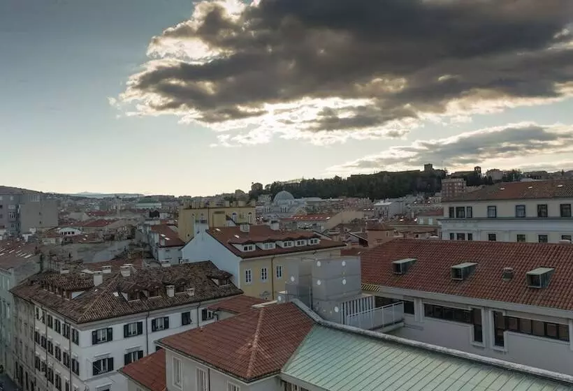 هاستل Hotello Trieste