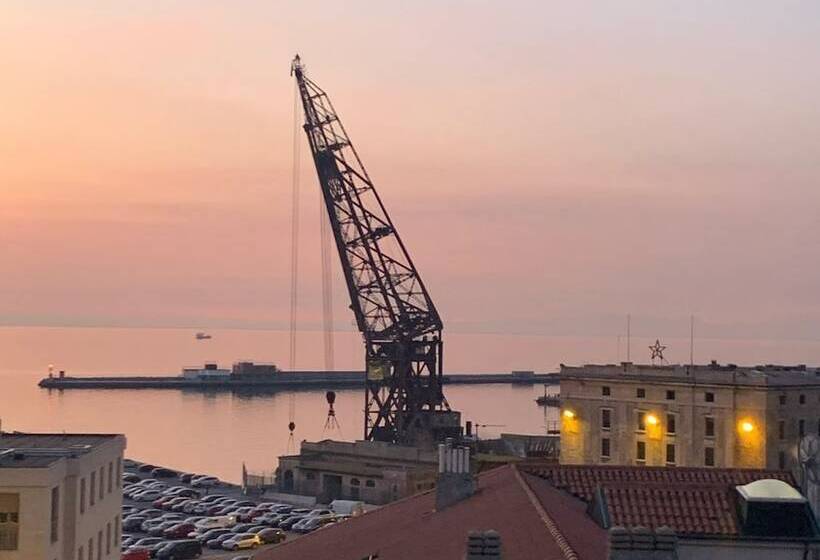 هاستل Hotello Trieste