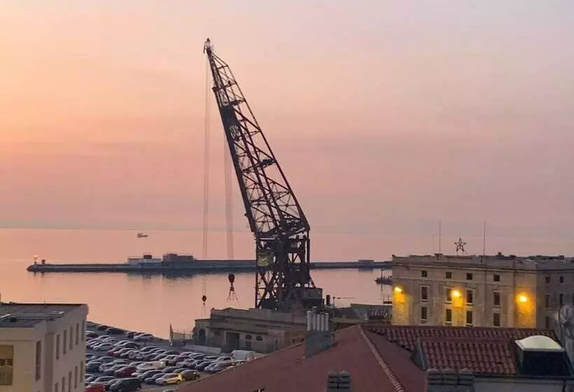 هاستل Hotello Trieste