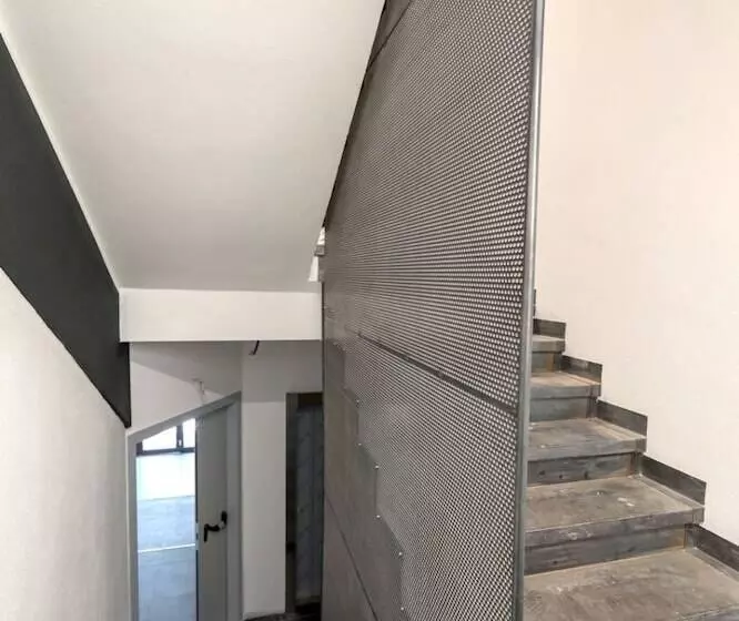 هاستل Hotello Trieste