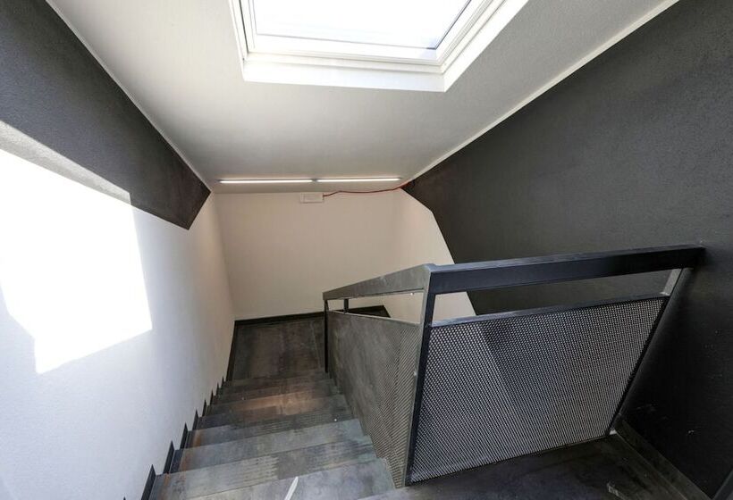 هاستل Hotello Trieste