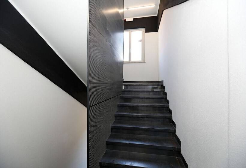 هاستل Hotello Trieste