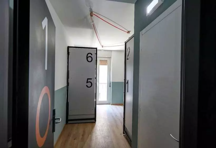 هاستل Hotello Trieste