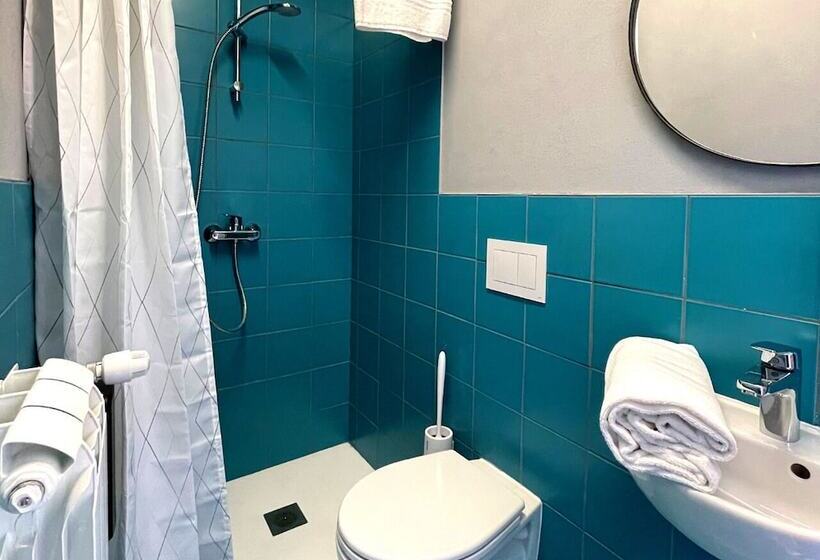 هاستل Hotello Trieste