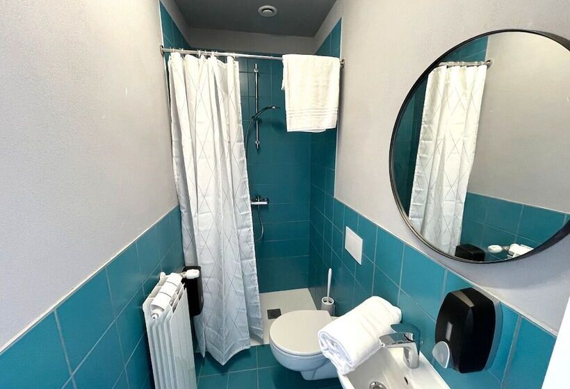 هاستل Hotello Trieste