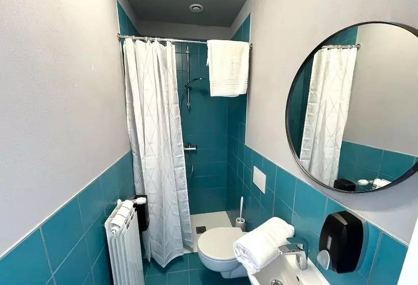 هاستل Hotello Trieste