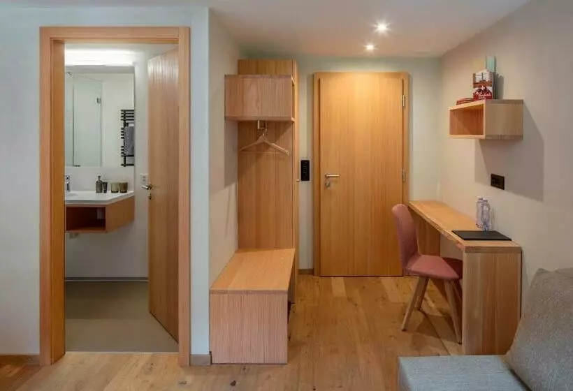 Retkeilymaja Nest  Und Bietschhorn