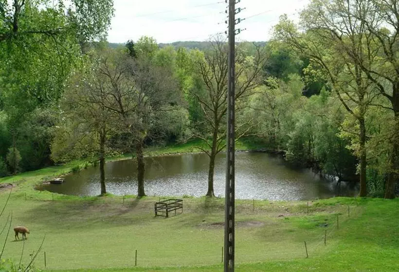 Aamiaismajoitus (B&B) Les Etangs De Pitié