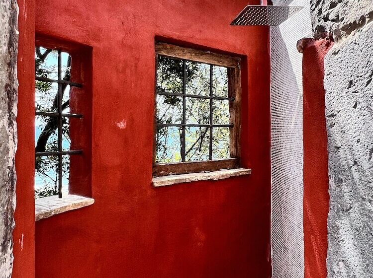 Отель Aeneas' Landing Resort