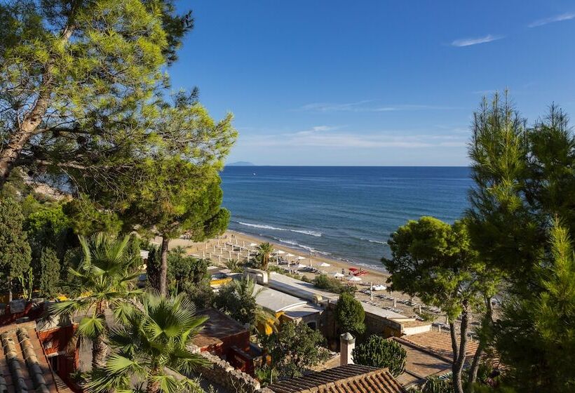 Отель Aeneas' Landing Resort