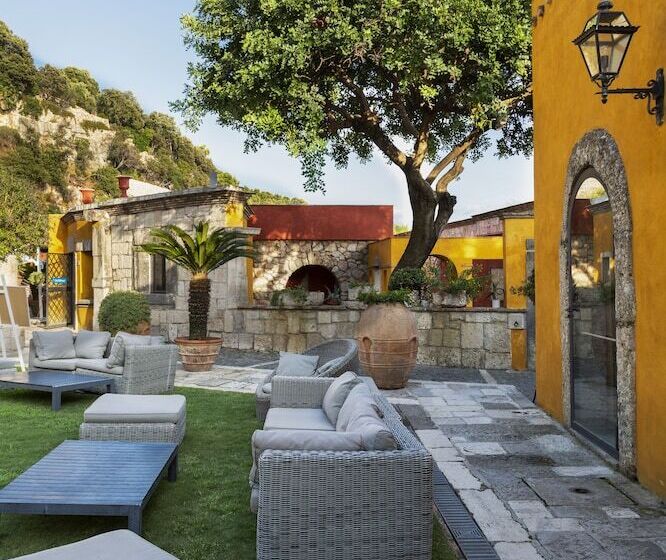 Отель Aeneas' Landing Resort