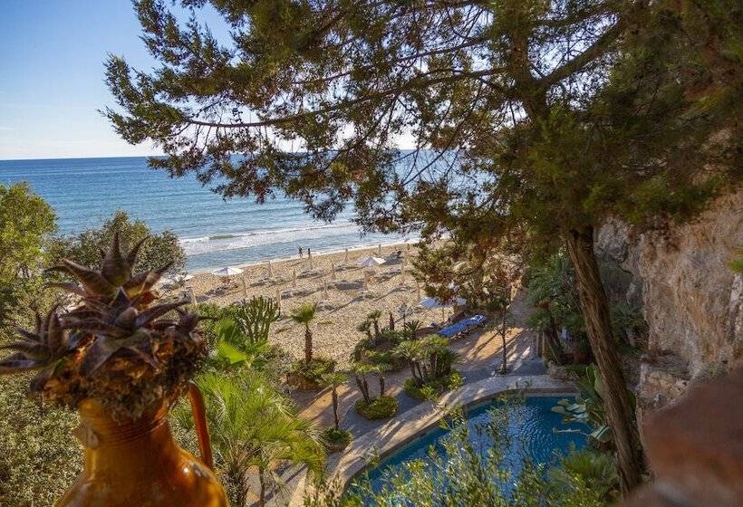 Отель Aeneas' Landing Resort