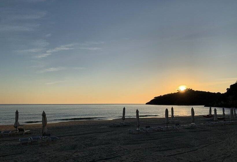 Отель Aeneas' Landing Resort