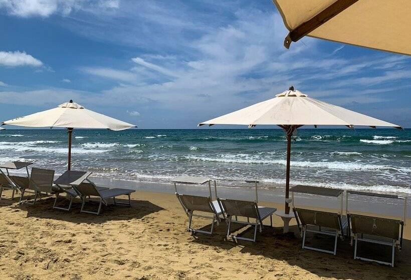 Отель Aeneas' Landing Resort