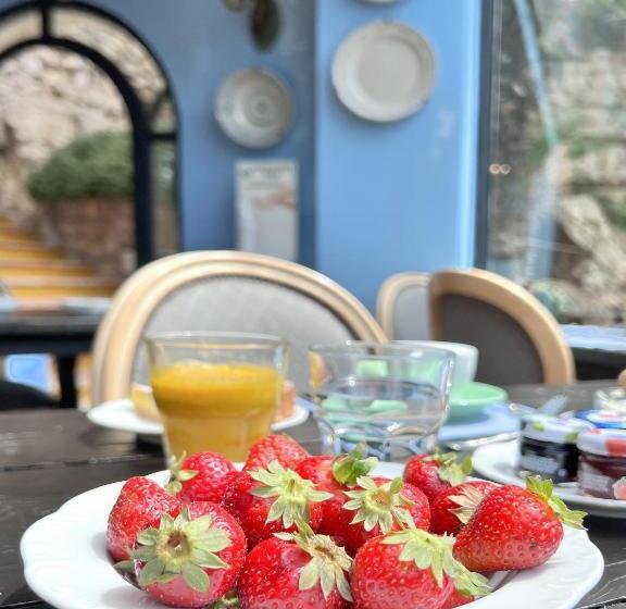 Отель Aeneas' Landing Resort