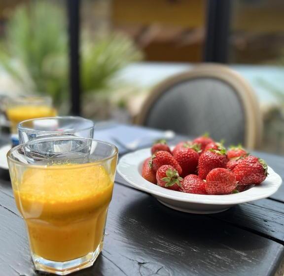 Отель Aeneas' Landing Resort