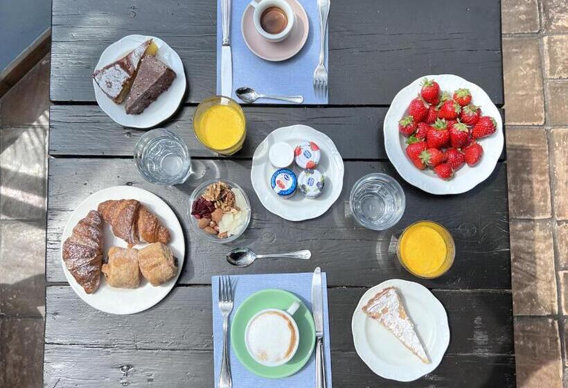 Отель Aeneas' Landing Resort