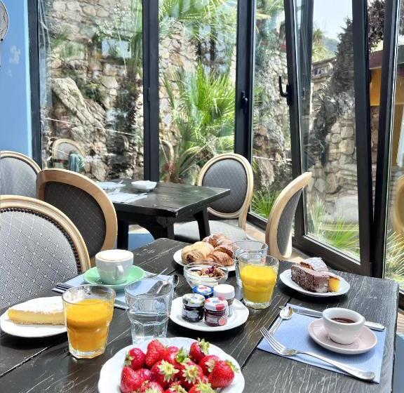 Отель Aeneas' Landing Resort