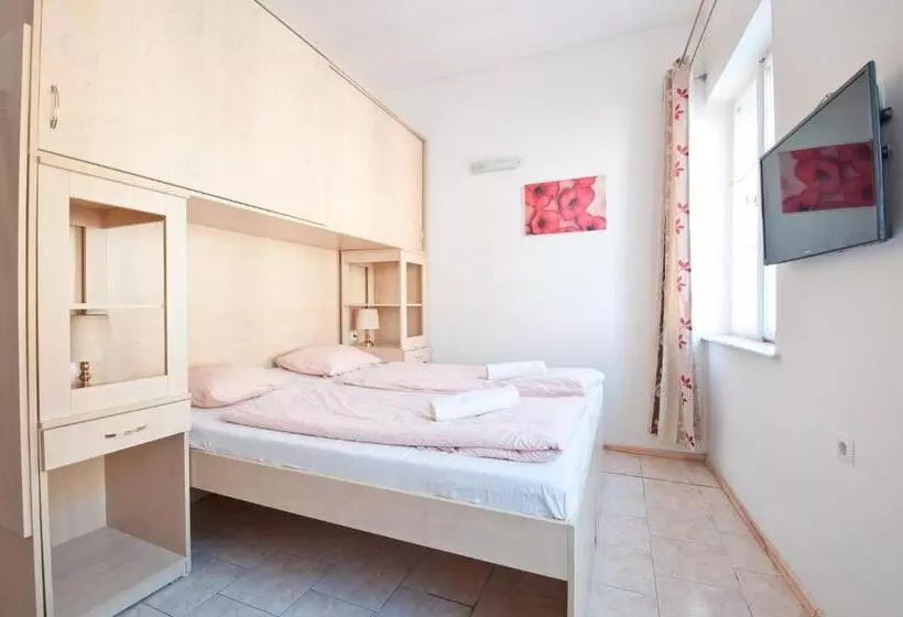 Majatalo Borbarátok Háza